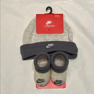 “🩷Bundle 4/$19” Nike Infant baby Hat and Booties socks Set - Gray boy girl baby
